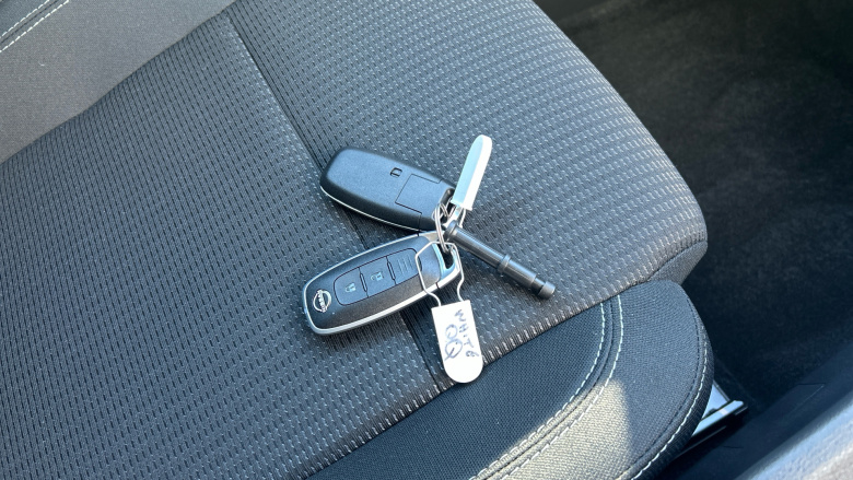 Nissan Qashqai 1.3 DiG-T MH Acenta Premium 5dr Petrol Hatchback